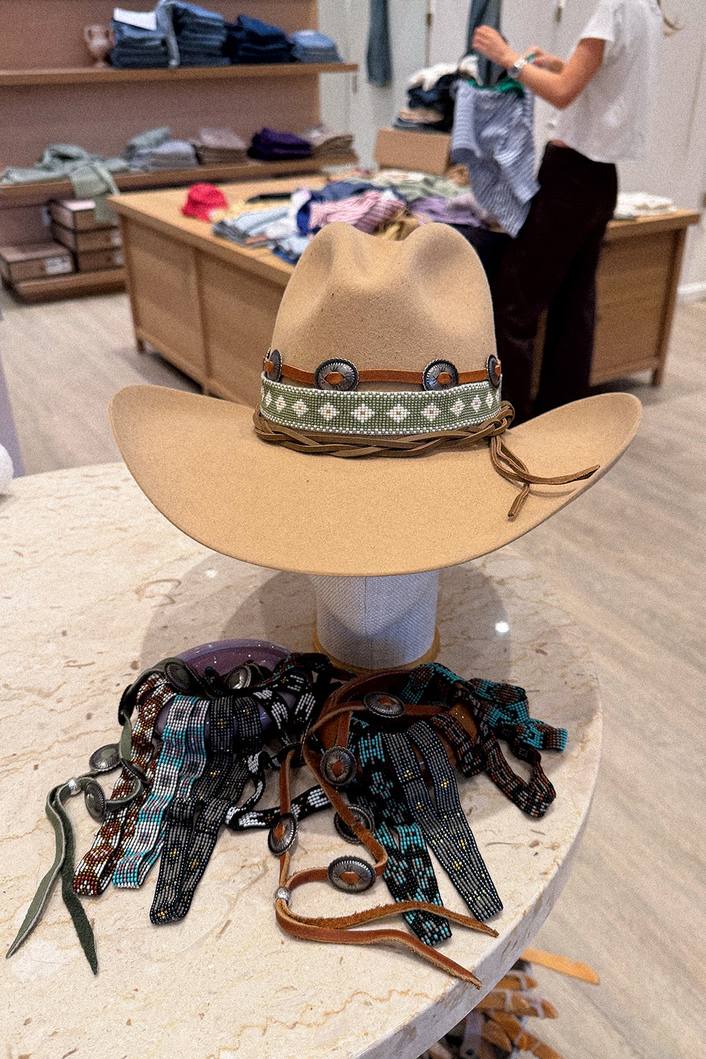 BEADED HAT BAND IN BROWN, BLACK & TURQUOISE