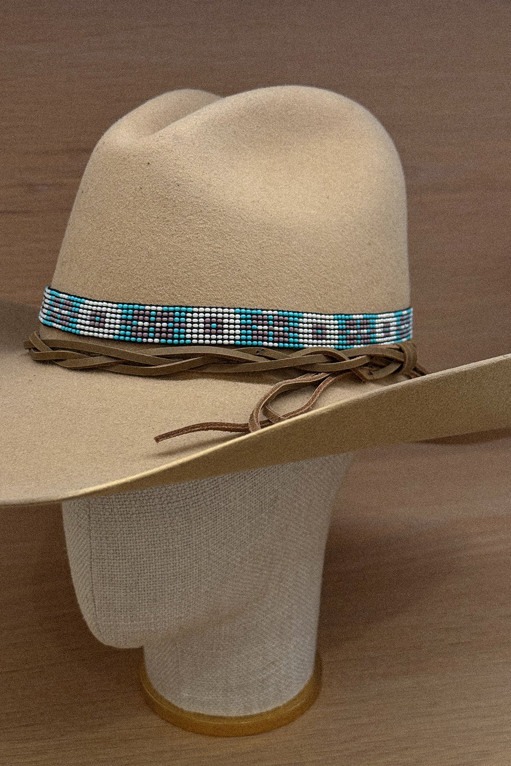 BEADED HAT BAND IN TURQUOISE, WHITE & GREY