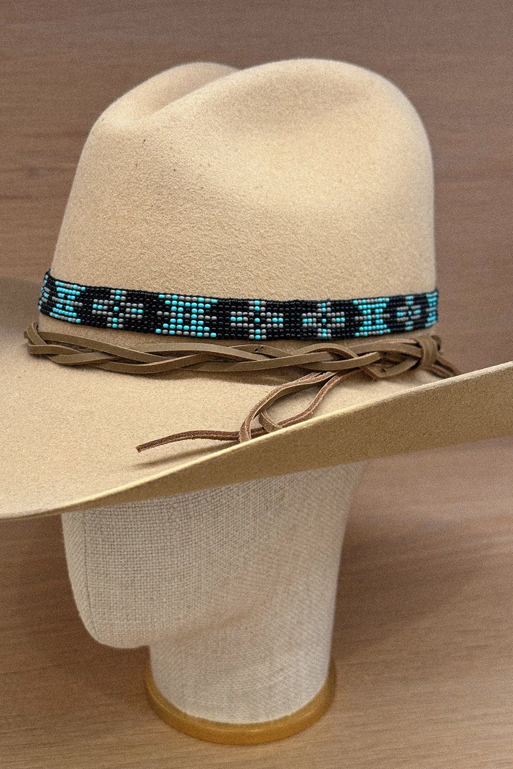 BEADED HAT BAND IN TURQUOISE, BLACK & GREY