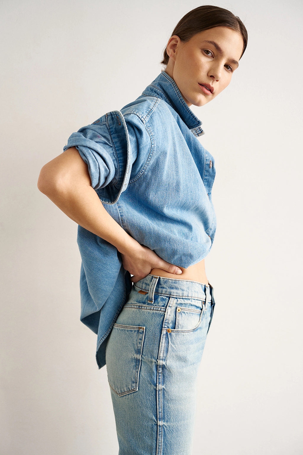 THE ESSENTIAL DENIM SHIRT