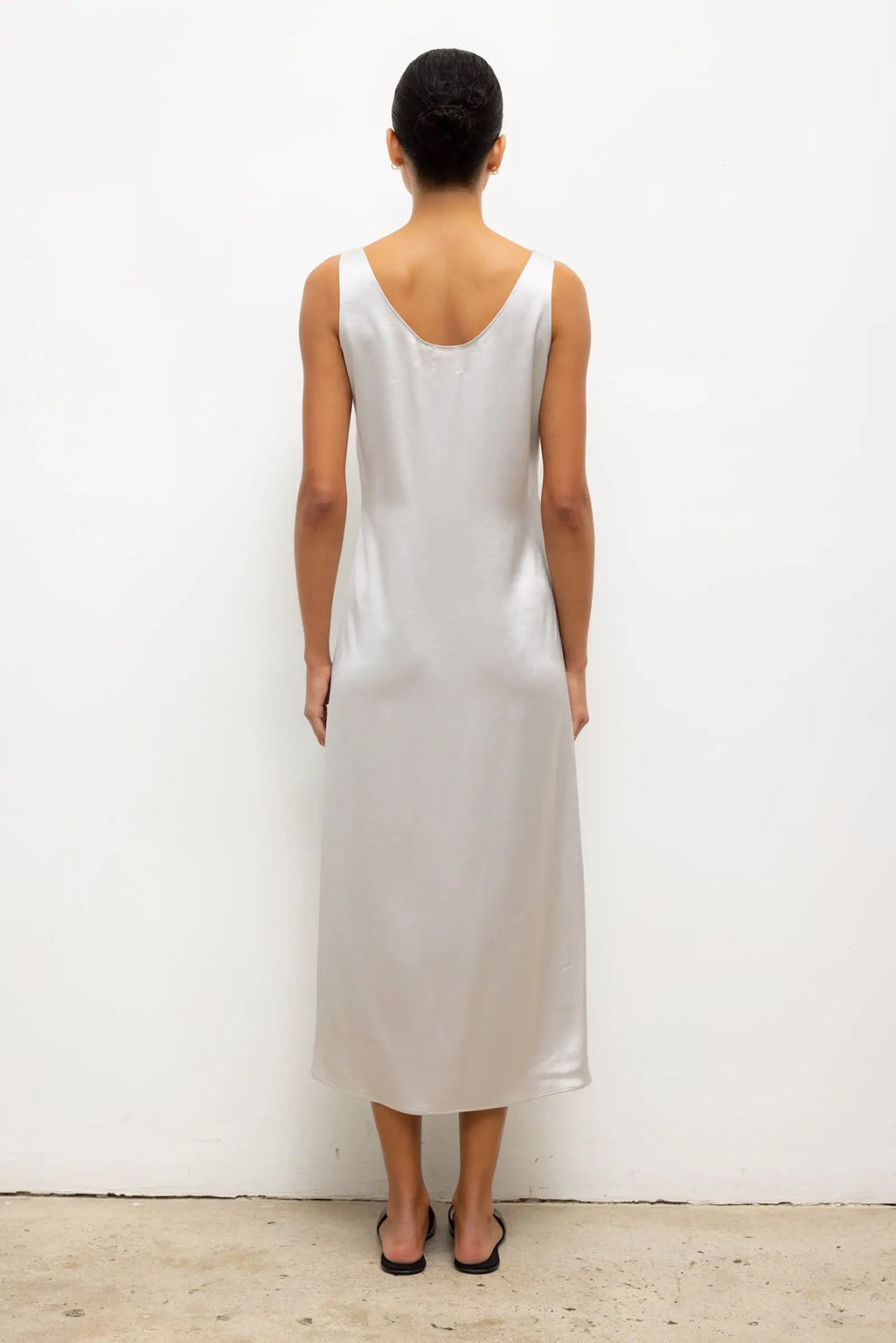 ROBE BARB À ENCOLURE PELLE