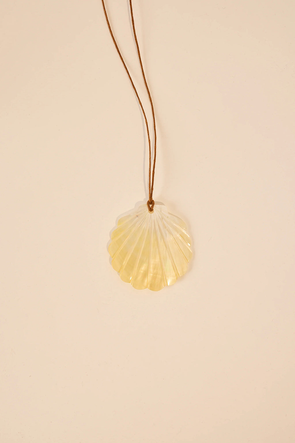 SHELL NECKLACE - CLAM