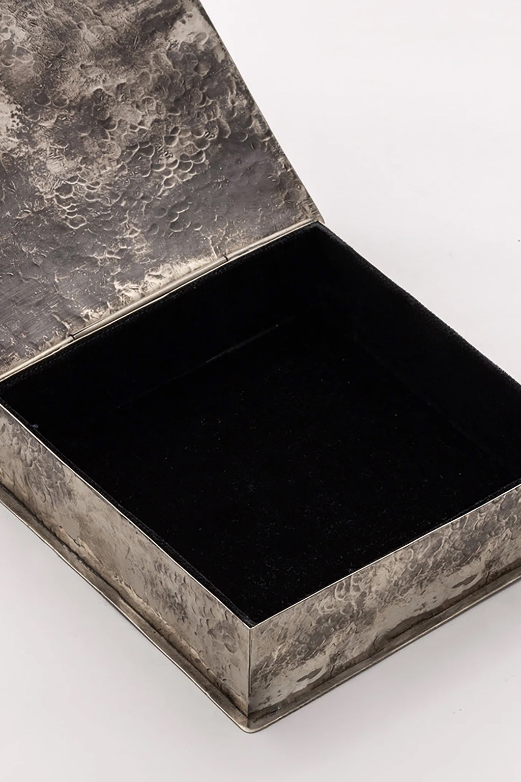 SQUARE 6" X 6" DIMPLED SILVER BOX WITH TURQUOISE