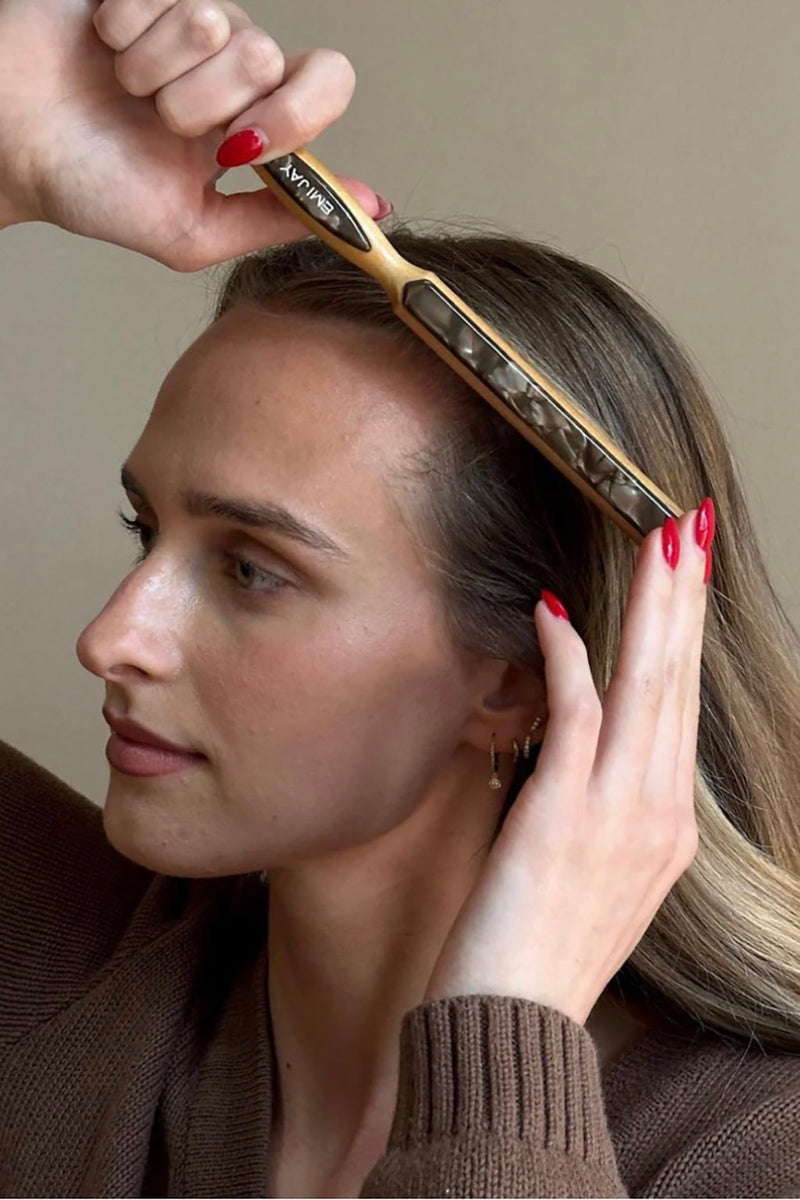 STYLING BRUSH IN TOASTED SUGAR