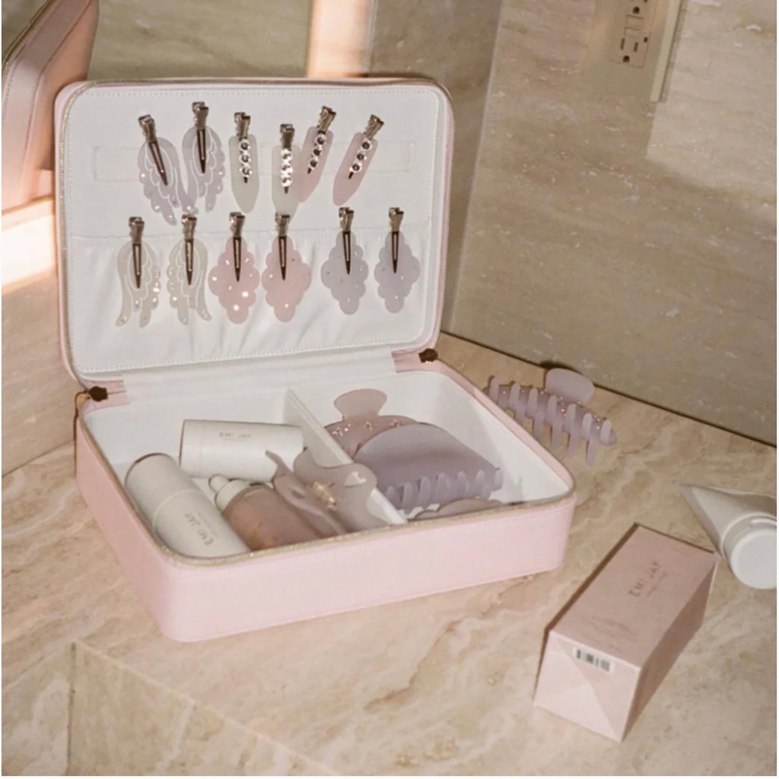 CLOUD POPSTAR CLIPS DANS ANGEL WISH