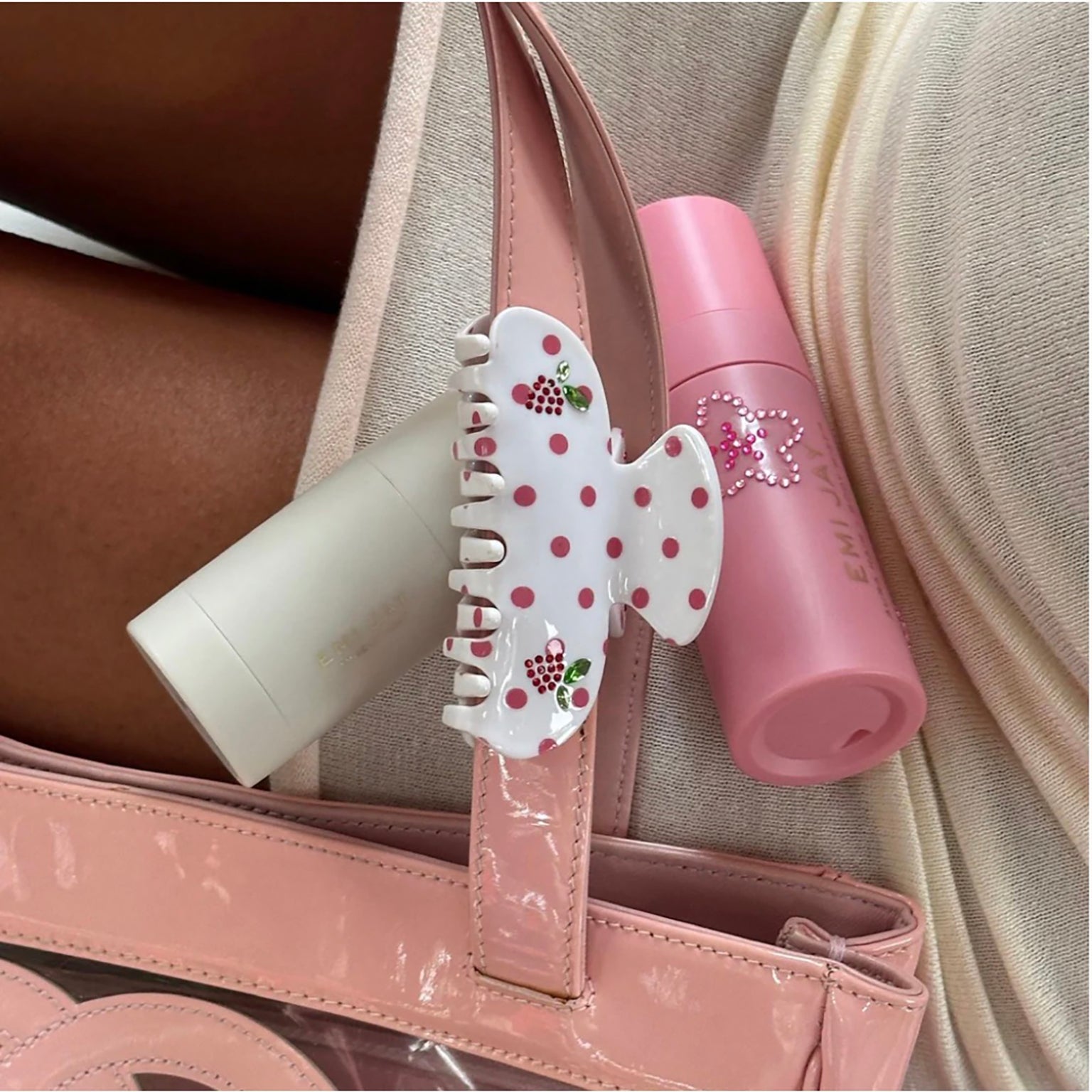 SWEETHEART CLIP IN COCONUT BERRY DOT