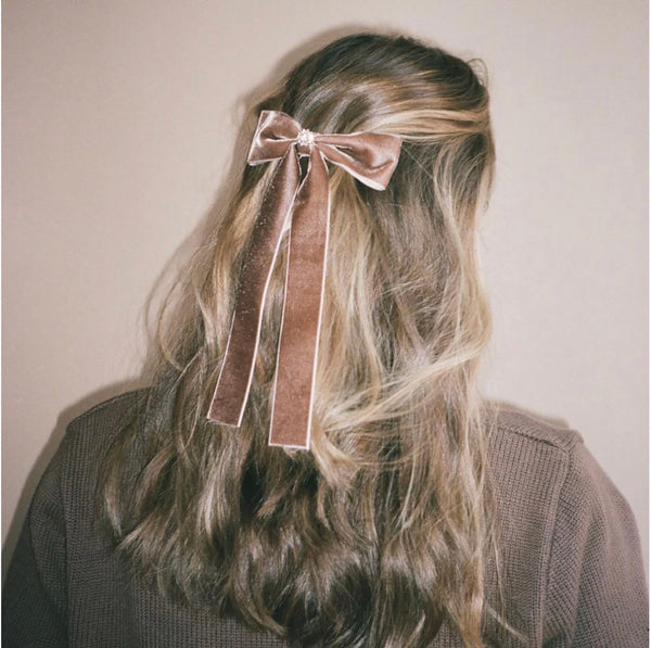 ICONIC VELVET BOW BARRETTE HAIR CLIP IN MOCHA MOUSSE