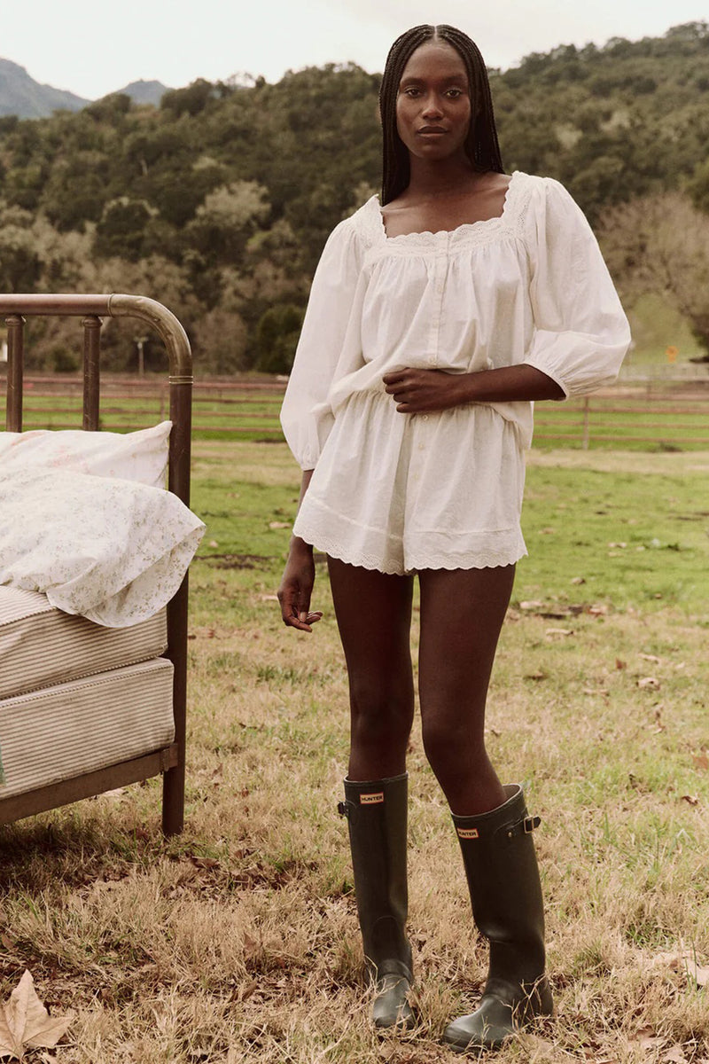 THE EYELET BUTTON SLEEP TOP