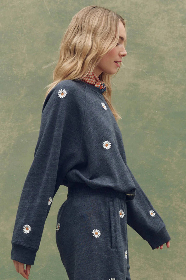 THE SLOUCH SWEATSHIRT WITH DAISY EMBROIDERY *pre-order*