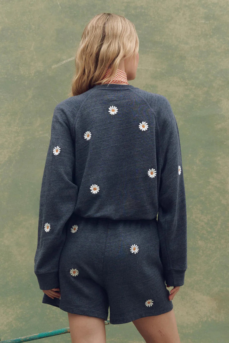 THE VICTORY SHORT WITH DAISY EMBROIDERY