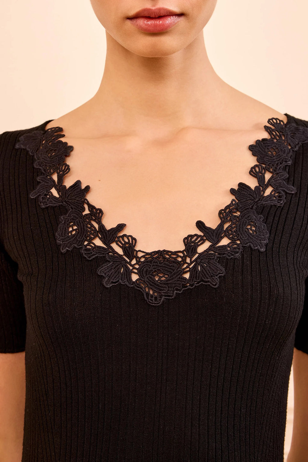 HAUT COURT EN TRICOT MANCHES COURTES CELESTE