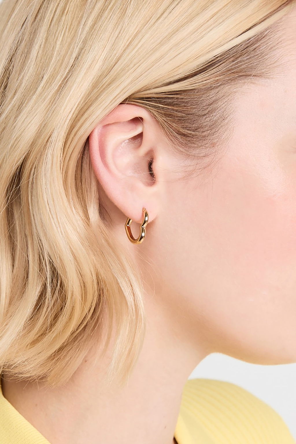 JUNIOR HEART HELIUM HOOP EARRINGS